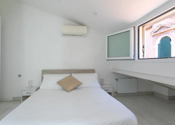 Ca\' Sciarrin Apartment Near Rialto Bridge